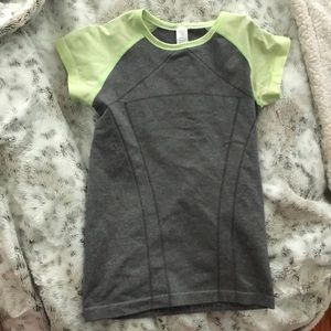 ivivva short sleeve tight t-shirt